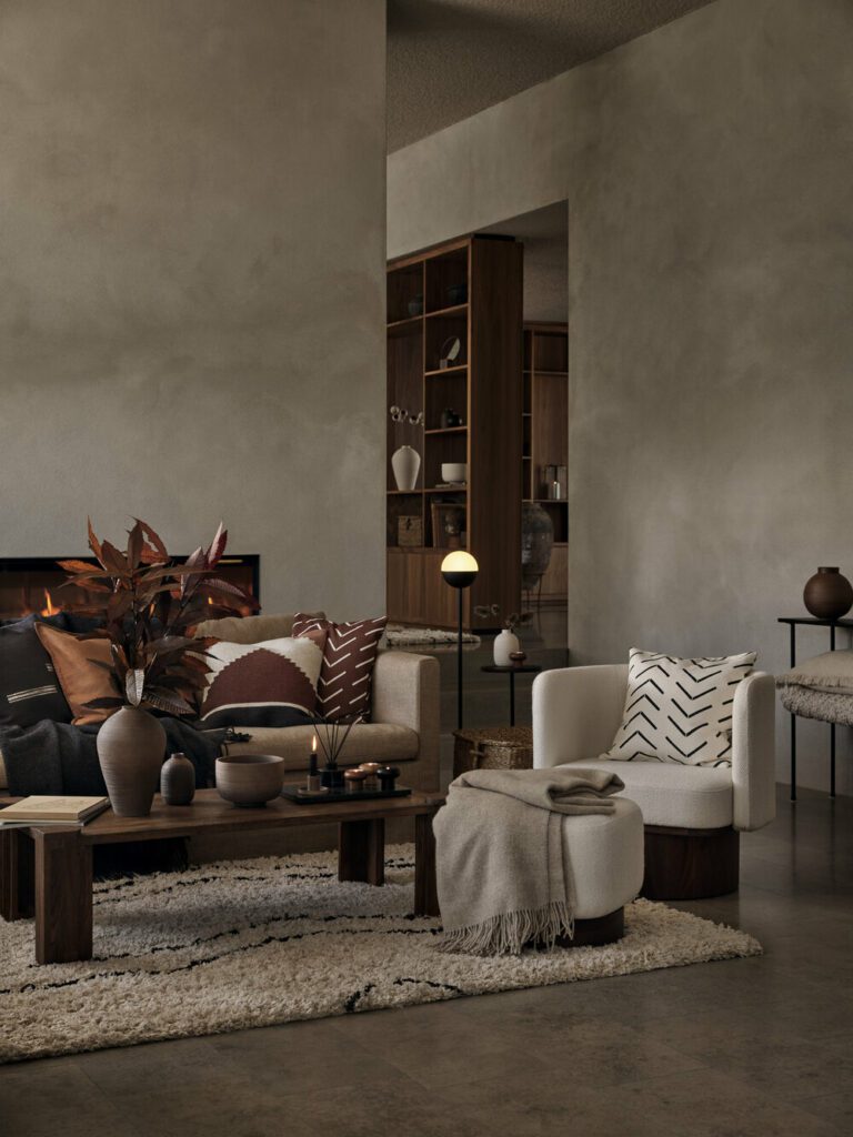 Nutshell Brown 2024 Key Color Trends Moods Interior Trends   Living Room Hm Home Full Fall 2021 Moodstrends 768x1024 